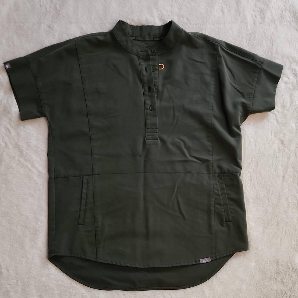Size Small Figs Technical Collection Oversized Top